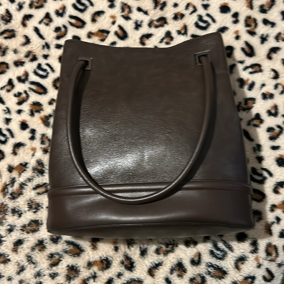 Calvin Klein Ash Tote with Magnetic Snap - Picture 4 of 7